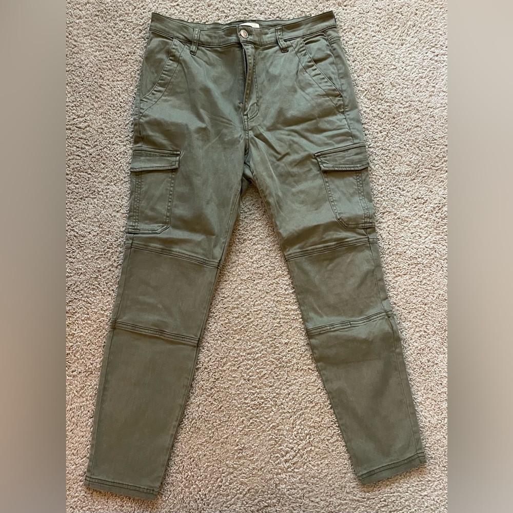 Green skinny H&M pants with extra pockets, size 12